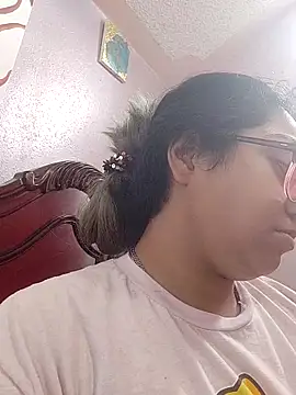 Lovelyrainn online show from December 2025 07:53:01 PM