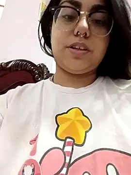 Lovelyrainn online show from December 2025 12:29:01 AM