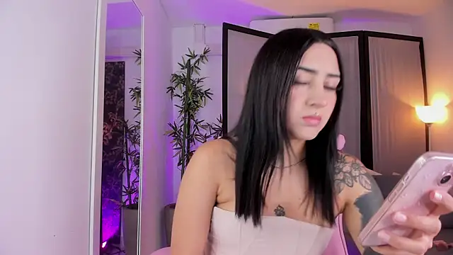 ChloeShade online show from December 2025 05:08:02 PM