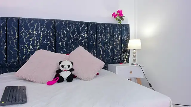 katte landerr online show from April 2026 12:50:01 PM