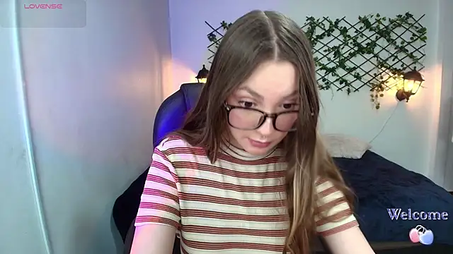 Snapshot of velvet__moon chatting on March 2026 01:27:02 AM velvet moon online show from March 2026 01:27:02 AM