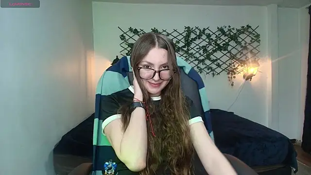 Snapshot of velvet__moon chatting on April 2026 12:52:02 AM velvet moon online show from April 2026 12:52:02 AM