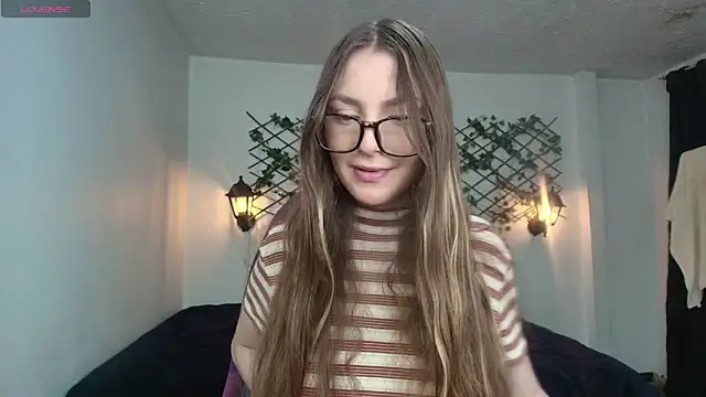 Snapshot of velvet__moon chatting on April 2026 12:41:01 AM velvet moon online show from April 2026 12:41:01 AM