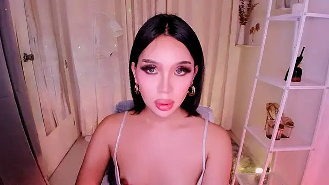 MS LUNA online show from October 2025 12:15:02 PM