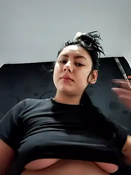 Megara 25 online show from January 2026 02:33:02 PM