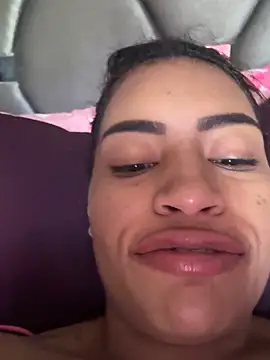 Snapshot of AmberMoss1 chatting on April 2026 05:18:01 PM AmberMoss1 online show from April 2026 05:18:01 PM