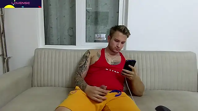 Snapshot of MarcusSophie chatting on September 2025 06:51:01 PM MarcusSophie online show from September 2025 06:51:01 PM