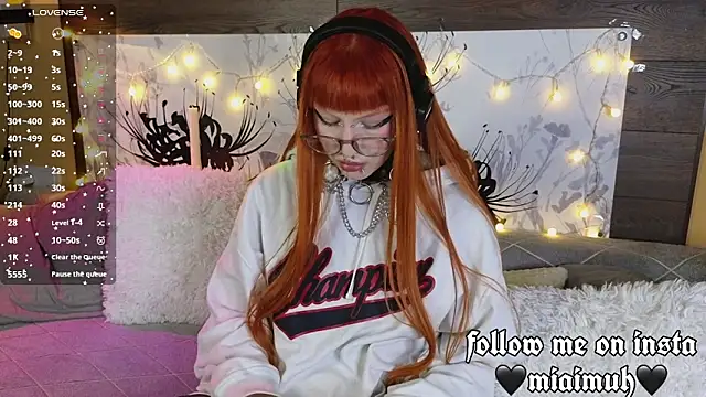 mia  yui online show from November 2025 09:58:01 PM