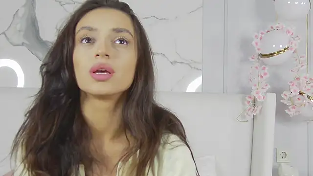 AdoraCortes online show from September 2025 05:09:02 AM