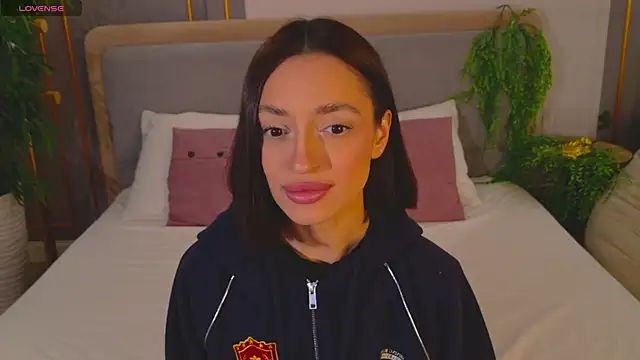 AdoraCortes online show from April 2026 05:01:02 AM