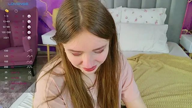 Snapshot of Moon__Bunny chatting on March 2026 03:20:02 PM Moon Bunny online show from March 2026 03:20:02 PM