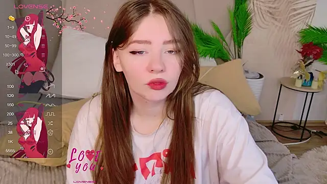 Snapshot of Moon__Bunny chatting on April 2026 04:23:01 PM Moon Bunny online show from April 2026 04:23:01 PM