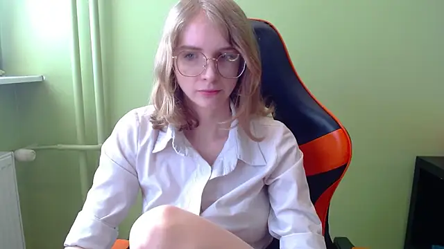 juicyPenny online show from April 2026 07:56:01 AM