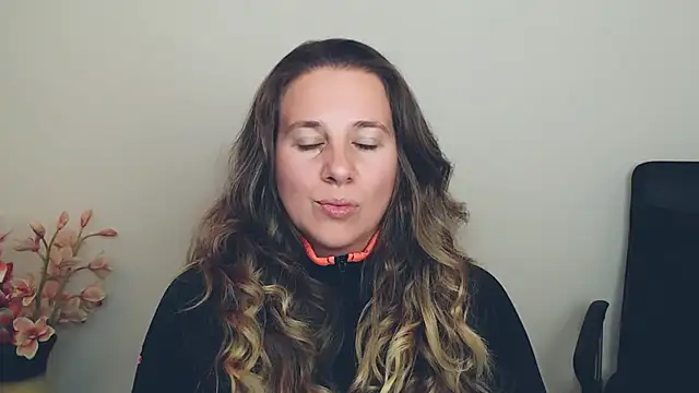 Snapshot of Darklure_ chatting on October 2025 09:11:01 PM Darklure  online show from October 2025 09:11:01 PM