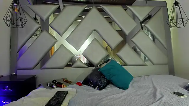 Snapshot of Lorenn_Hill chatting on December 2025 12:58:02 PM Lorenn Hill online show from December 2025 12:58:02 PM