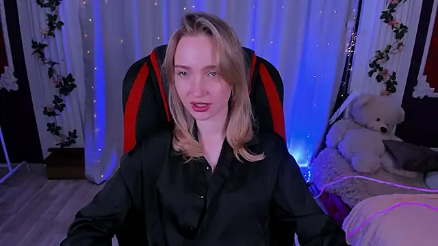 EllaBloom online show from November 2025 03:56:02 PM