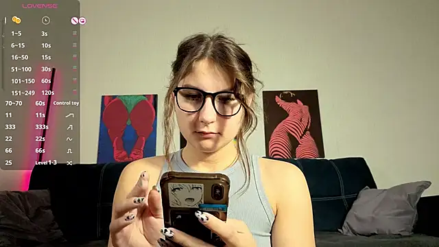 TrixiBell online show from October 2025 04:09:02 AM