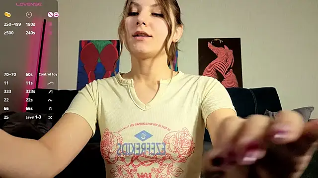 TrixiBell online show from November 2025 04:22:02 AM