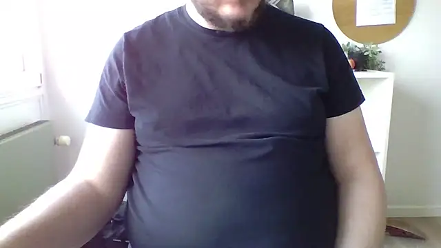 Snapshot of snebold chatting on April 2026 04:40:01 PM snebold online show from April 2026 04:40:01 PM