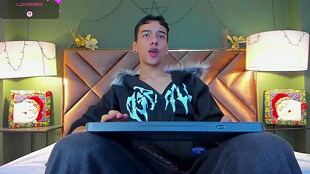 Aiden Royce online show from December 2025 03:23:02 AM