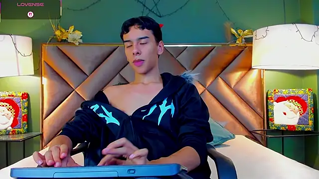 Aiden Royce online show from December 2025 10:16:01 PM