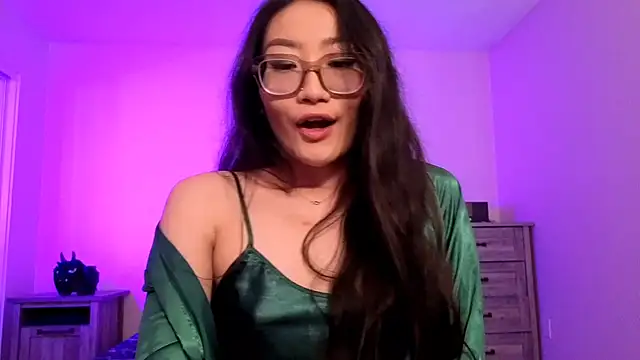 Aliciaz3 online show from September 2025 05:07:02 PM