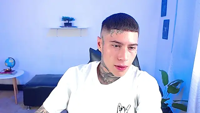 Snapshot of setthomas chatting on April 2026 08:58:02 PM setthomas online show from April 2026 08:58:02 PM