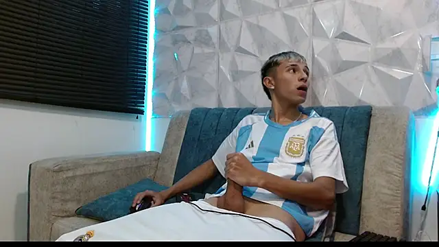 Isaac tan online show from September 2025 11:04:01 PM