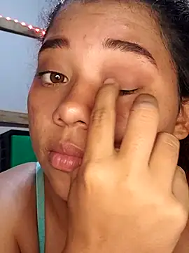 Snapshot of Violethroos chatting on April 2026 04:04:01 AM Violethroos online show from April 2026 04:04:01 AM