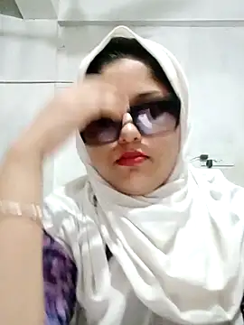 Snapshot of Nusrat-N chatting on March 2026 11:43:01 PM Nusrat-N online show from March 2026 11:43:01 PM