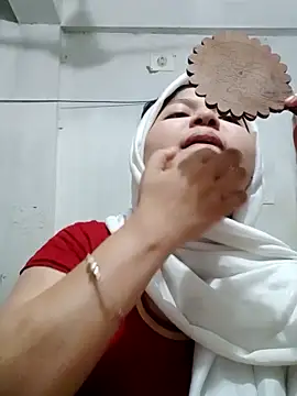 Snapshot of Nusrat-N chatting on April 2026 11:40:02 PM Nusrat-N online show from April 2026 11:40:02 PM