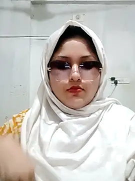 Snapshot of Nusrat-N chatting on May 2026 06:24:01 PM Nusrat-N online show from May 2026 06:24:01 PM