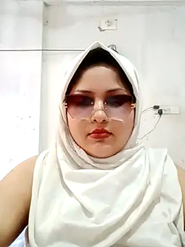 Snapshot of Nusrat-N chatting on May 2026 09:14:01 AM Nusrat-N online show from May 2026 09:14:01 AM