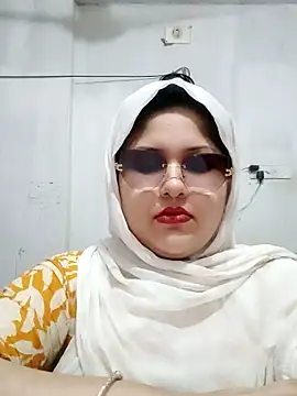 Snapshot of Nusrat-N chatting on June 2026 12:39:02 AM Nusrat-N online show from June 2026 12:39:02 AM