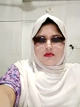 Snapshot of Nusrat-N chatting on June 2026 04:02:01 PM Nusrat-N online show from June 2026 04:02:01 PM
