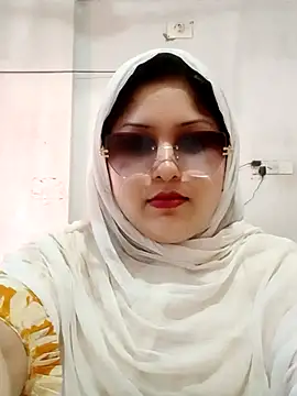 Snapshot of Nusrat-N chatting on June 2026 05:52:01 AM Nusrat-N online show from June 2026 05:52:01 AM