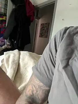 Snapshot of makeyoucum1716 chatting on April 2026 07:33:02 PM makeyoucum1716 online show from April 2026 07:33:02 PM