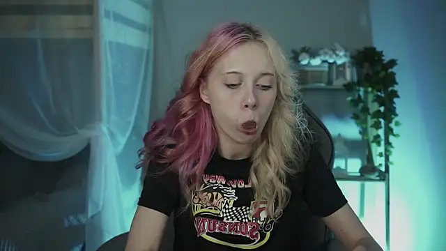 Snapshot of SakuraBliss chatting on October 2025 03:34:02 PM SakuraBliss online show from October 2025 03:34:02 PM