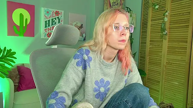 Snapshot of SakuraBliss chatting on November 2025 05:01:02 PM SakuraBliss online show from November 2025 05:01:02 PM