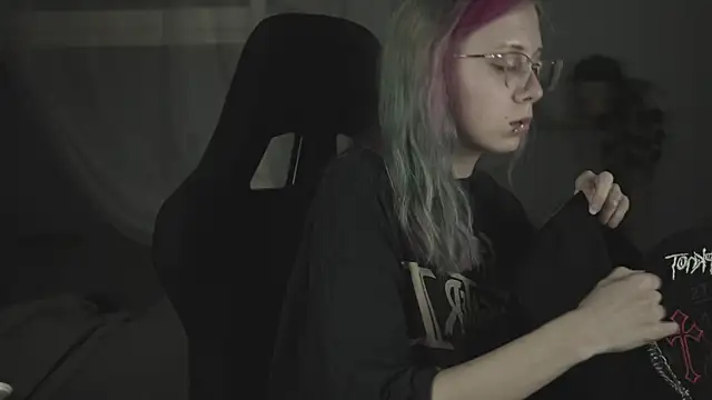 Snapshot of SakuraBliss chatting on November 2025 10:04:02 AM SakuraBliss online show from November 2025 10:04:02 AM