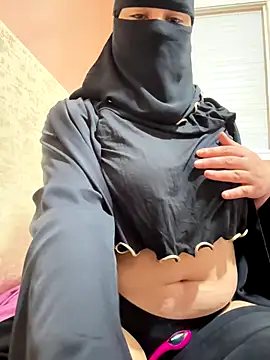 Snapshot of _Laiali_ chatting on November 2025 12:27:02 PM Laiali online show from November 2025 12:27:02 PM