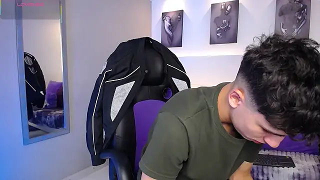 AdrianRinaldi online show from October 2025 07:44:02 PM