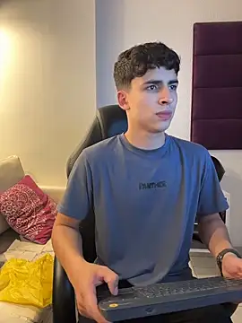 AdrianRinaldi online show from December 2025 08:04:02 PM