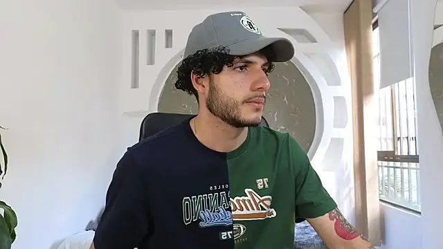 Snapshot of Rafael_Mendezz chatting on November 2025 08:33:02 PM Rafael Mendezz online show from November 2025 08:33:02 PM