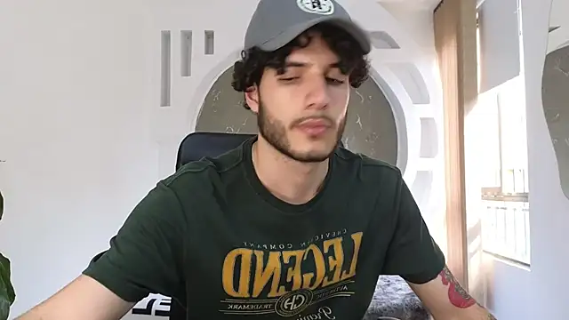 Snapshot of Rafael_Mendezz chatting on November 2025 08:21:01 PM Rafael Mendezz online show from November 2025 08:21:01 PM