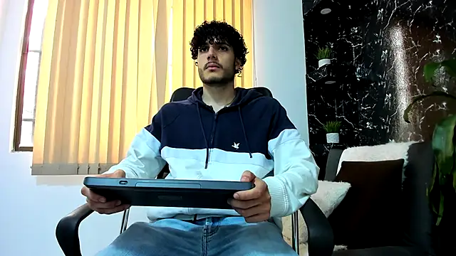 Snapshot of Rafael_Mendezz chatting on November 2025 08:42:01 PM Rafael Mendezz online show from November 2025 08:42:01 PM