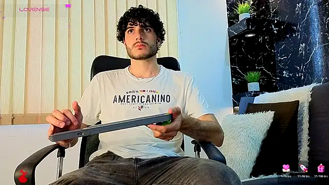 Snapshot of Rafael_Mendezz chatting on December 2025 08:29:01 PM Rafael Mendezz online show from December 2025 08:29:01 PM