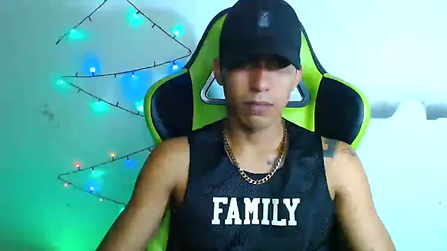 Snapshot of sensualduo chatting on December 2024 01:10:02 AM sensualduo online show from December 2024 01:10:02 AM