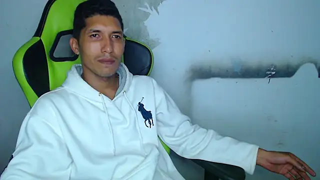 Snapshot of sensualduo chatting on January 2025 06:58:02 AM sensualduo online show from January 2025 06:58:02 AM