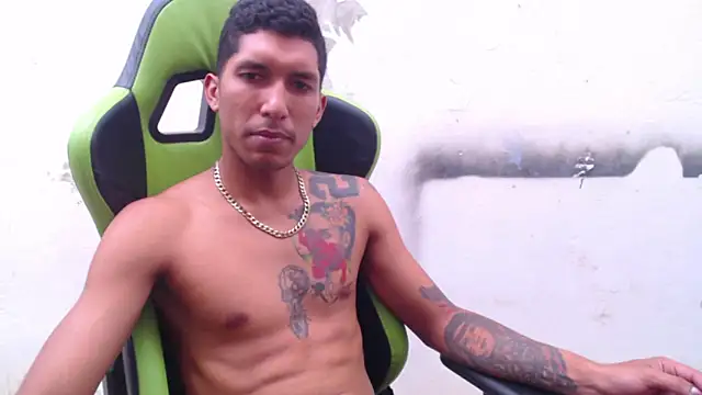 Snapshot of sensualduo chatting on January 2025 10:15:02 PM sensualduo online show from January 2025 10:15:02 PM